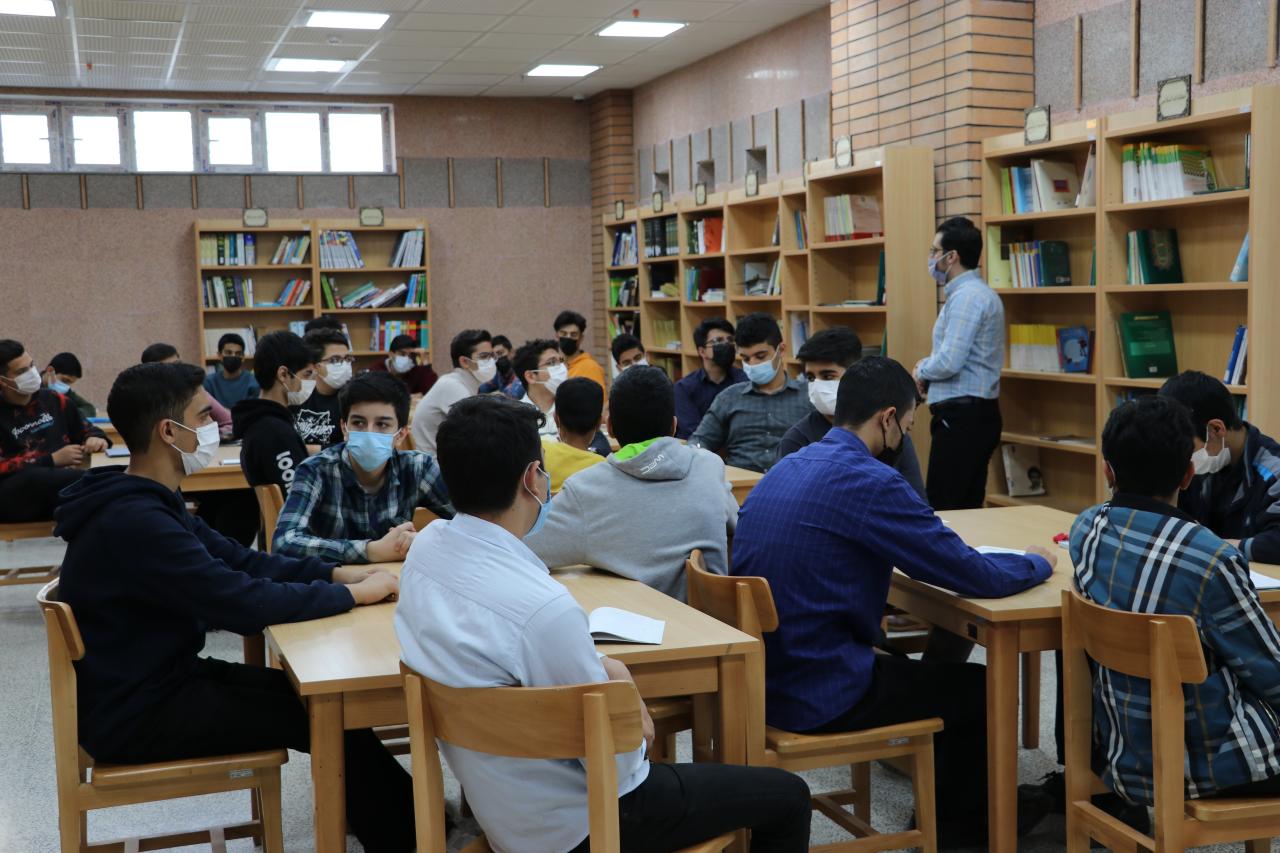 کتابخانه مجتمع آموزشی فرهنگی علمی همدان